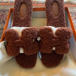 Hermes Cognac Oran Shearling Sandal 38.5